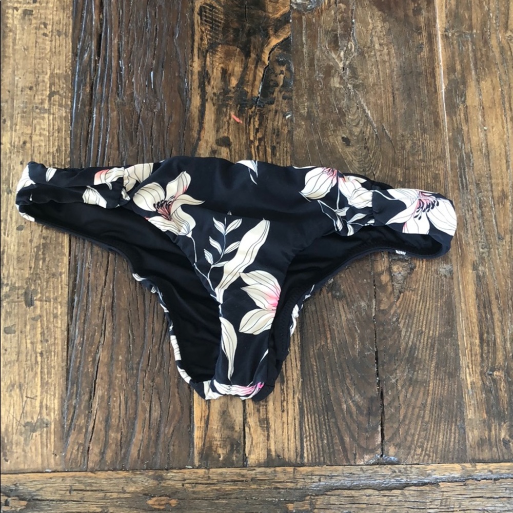 Cheeky ruched O’Neill bikini bottom